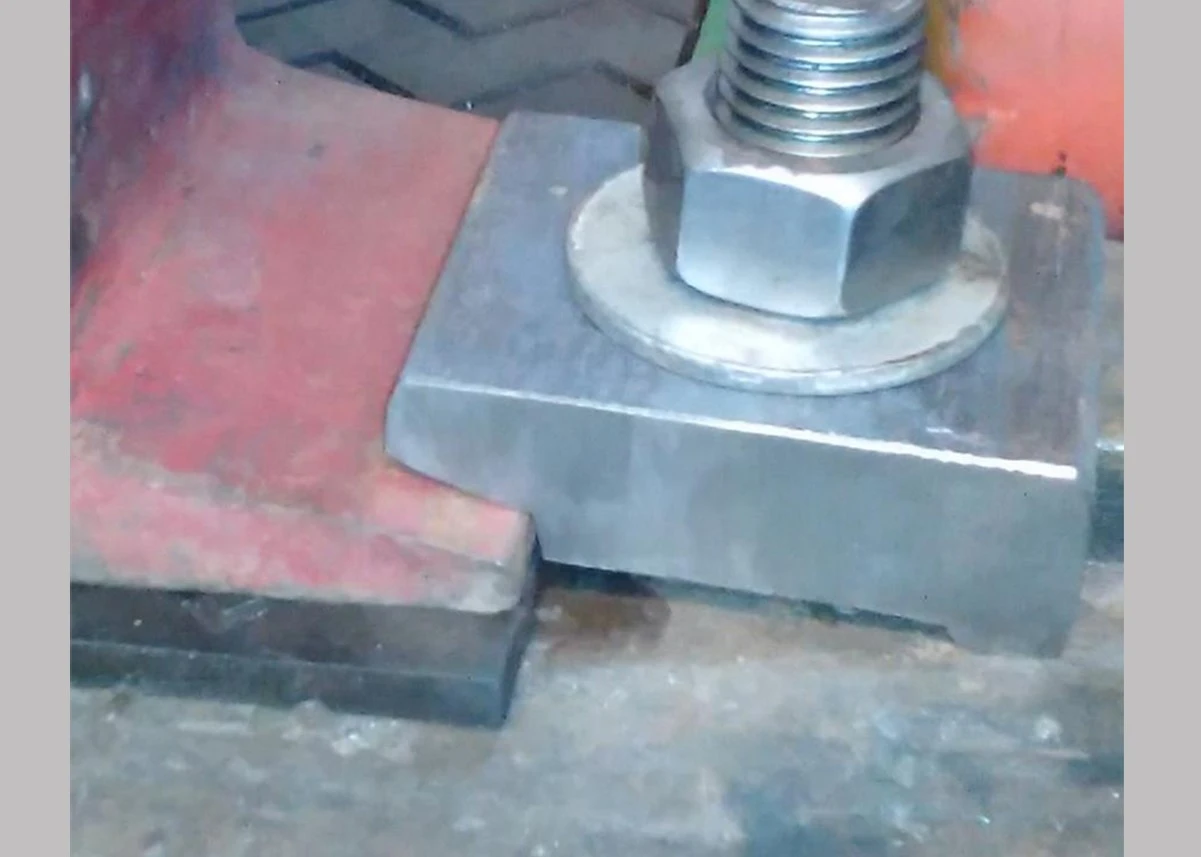 CLIP NO.62 ATORNILLABLE PARA RIEL DE 115 LB